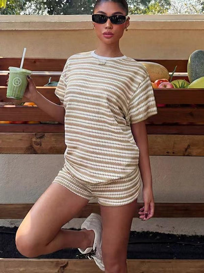 🔥 Limited time offer! 🔥American Vintage 2-Piece Set – Striped Tee + High Waist Shorts