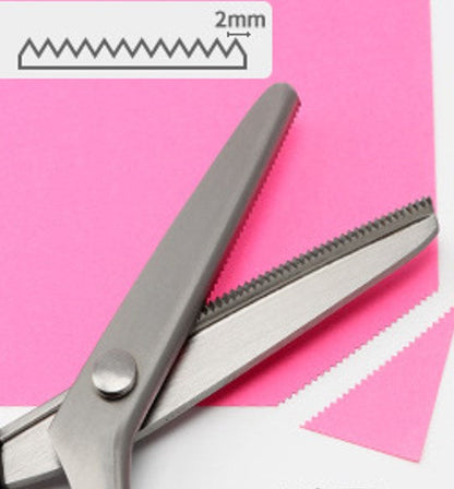 🥳2026 HOT SALE🥳💞50K+ SOLD! ✂️🧵 50% OFF! DIY Serrated Sewing Scissors – Ultra-sharp stainless steel, cuts cleanly to the tip. Ideal for fabric, leather & paper – perfect zigzag edges every time! 🎨✅